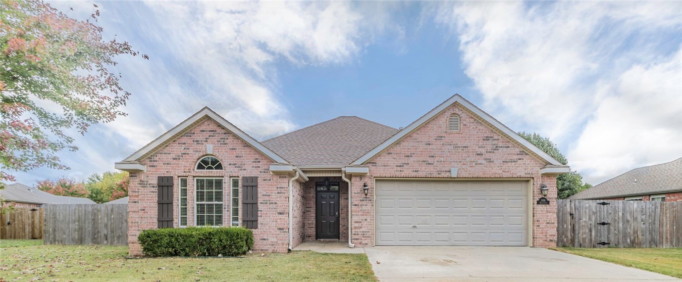 Fantastic location! Walking distance to schools and parks. Central vac, granite countertops, Jacuzzi tub & fully fenced yard. Call for more details!