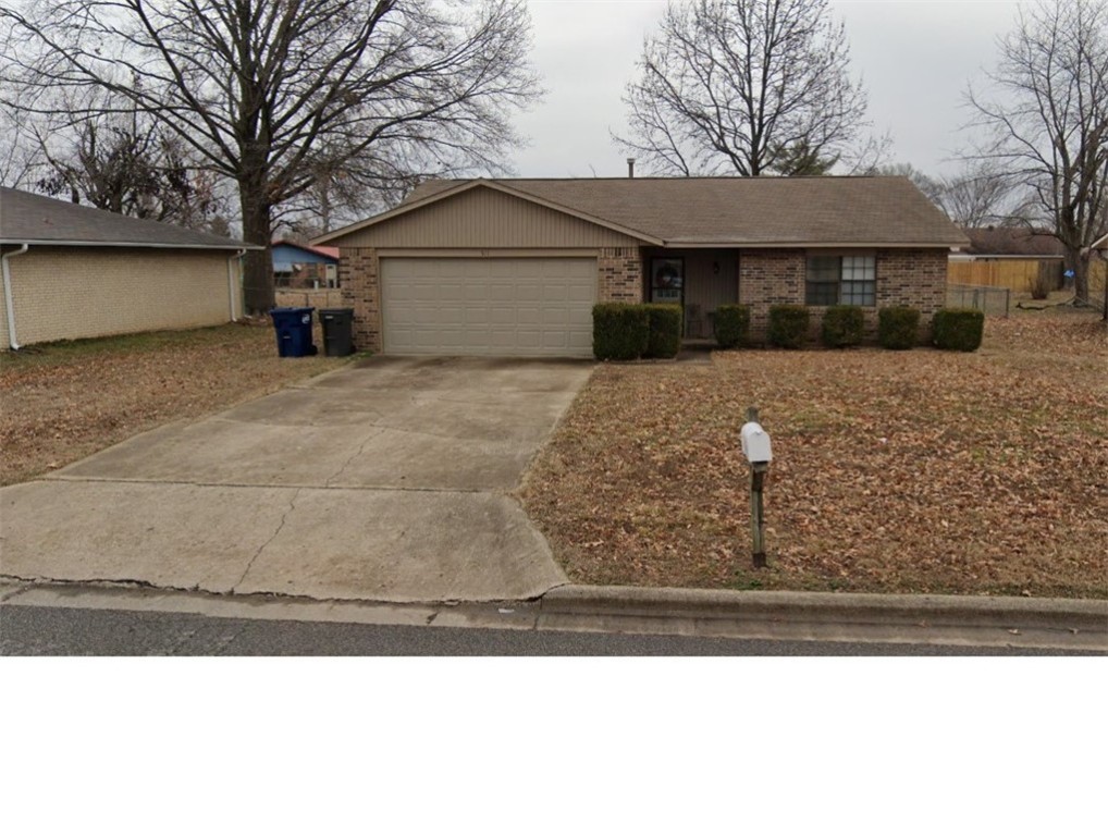 2 Bedroom / 2 Bath / 2 Car garage with large fenced in back yard and large living room.
1 small pet accepted. Spade and Neutered. With $50/mo pet rent.
Email: info@epm-team.com