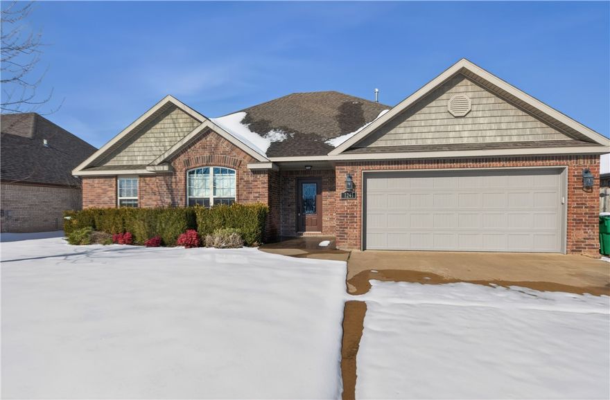 Welcome to your next home, this spacious 4 bed 2 bath is just what you're looking for! This home includes wood look ceramic tile, granite counter tops, walk in closets, custom tile shower, privacy fenced back yard and so much more. Just minutes from Downtown Bentonville, Walmart Home office and Bentonville West High School.