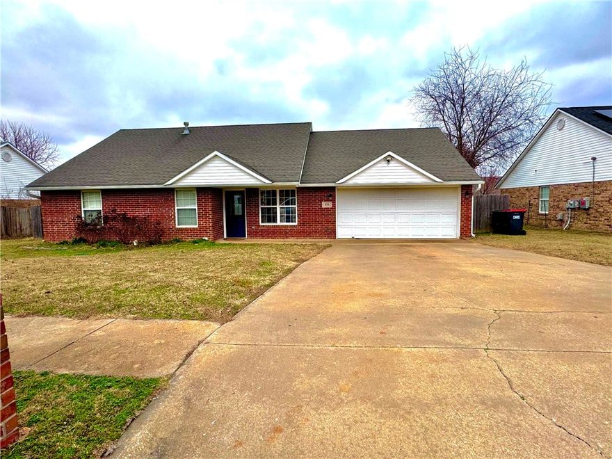 If you're looking for space, this house is offering that and more! fresh paint, upgraded flooring, Open space dining room area, large backyard with a privacy fence. This house is in a location close to everything!