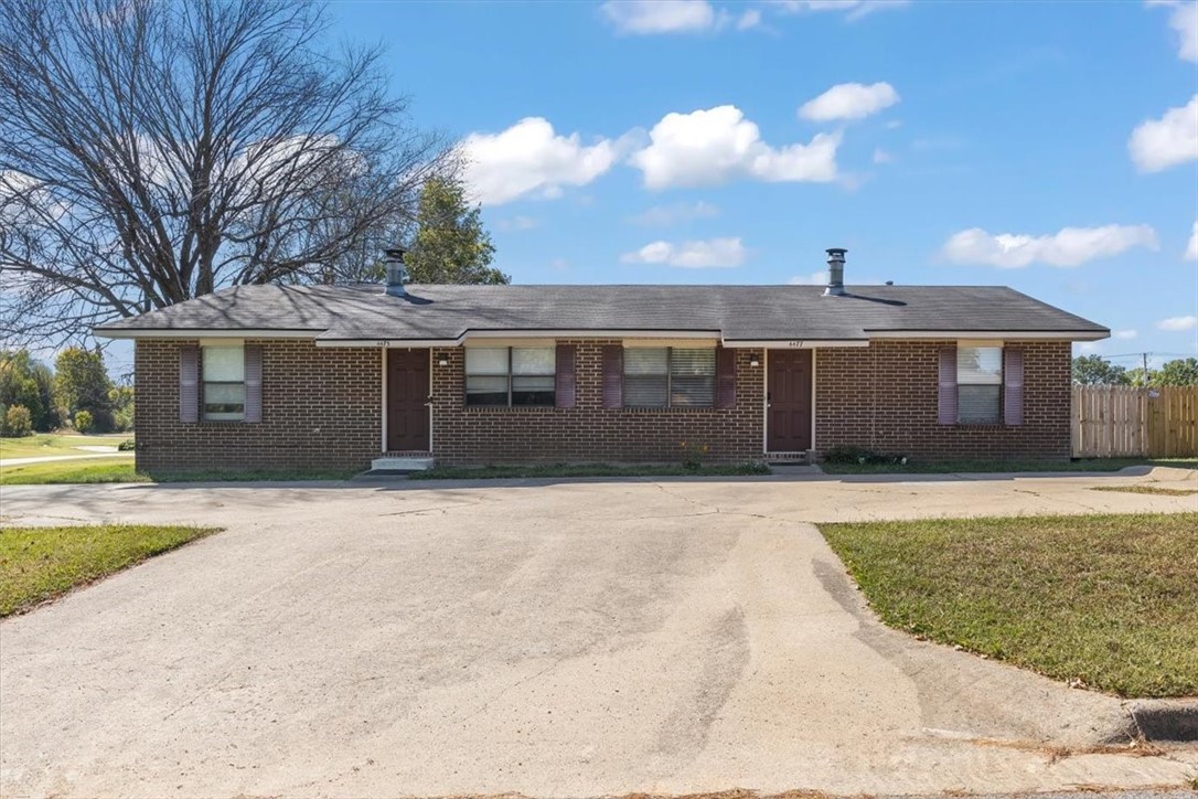 Check out this fantastic investment property in West Fayetteville, located just 3 miles from the University of Arkansas and less than 2 miles from HWY 49. This duplex offers incredible potential for an owner-occupant (live in one side and rent out the other), a solid investment opportunity, or a great option if your kids are in college. The property is move-in ready with recent updates on both sides, including new LVP flooring in the common areas, newer carpet in the bedrooms, fresh paint, refinished cabinets, granite countertops throughout, updated bathrooms, new lighting and plumbing fixtures, and newer kitchen appliances, including a refrigerator, dishwasher, and range. The spacious, fully fenced backyard features a new 6-foot wood privacy fence. Conveniently located near bus routes, schools, shopping, restaurants, and all the amenities Fayetteville has to offer. Donāt miss your chance to see this incredible property!