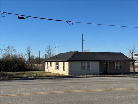 Photo of 1220 N 13th Street, Rogers, AR 72756 (MLS # 1330447)
