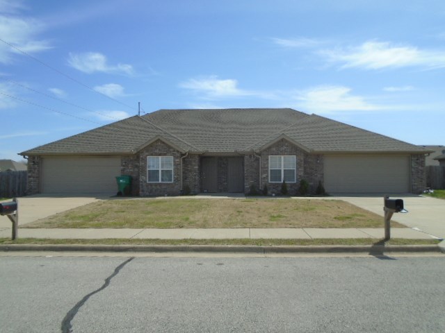 3 bedroom 2 bath duplex with privacy fenced yard. All appliances convey.