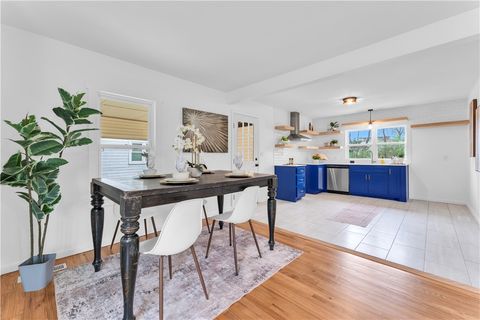 Photo of 9 W Montgomery Street, Fayetteville, AR 72701 (MLS # 1341707)