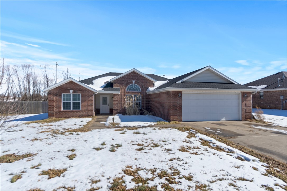 Amazing location just 5 minutes to downtown Bentonville! This 3 bed, 2 bath brick home features a cozy gas fireplace, granite kitchen counters, tray ceiling in the master and double sink vanity in the master bath. Enjoy entertaining in your wood-privacy fenced-in backyard. New roof (2021) Refigerator, Washer & Dryer convey.