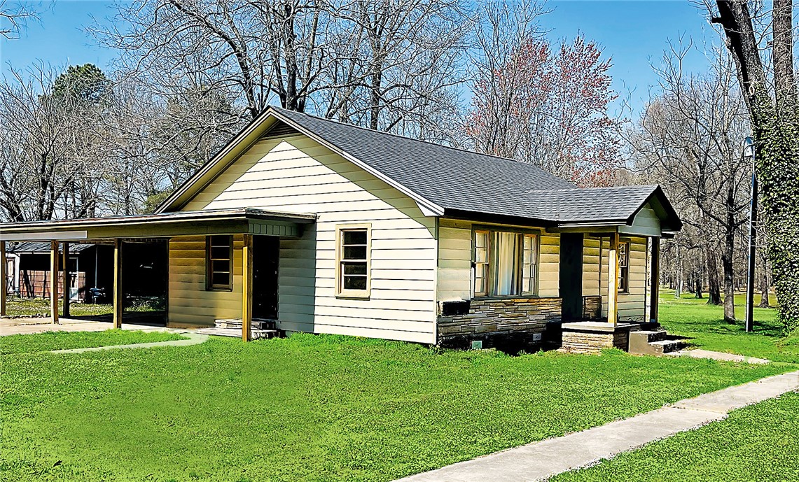 Charming Cottage with Large Hobby shop out back on .42 acres.This home has had a lot of recent updates including all the plumbing , a new kitchen and bath , Roof on home and shop replaced , water heater also along with all the flooring . There's parking spaces for 6 , A lovely yard and only a short walk to the aquatics center! A must see ! Great West Side Location !