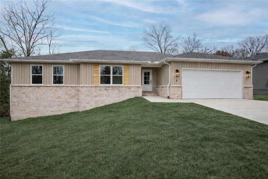 Builder offering $3,000 in Concessions...Can be used towards closing costs, Interest Rate Buy Down, etc.!! Move in Ready!! Gorgeous New Construction just a golf cart ride away from the Highlands Golf Course!! So much natural light pouring into the living room, fireplace framed by built in's and floating shelves. Open concept and kitchen that is perfect for entertaining with a large walk in panty. Master bathroom with custom tile shower and free standing tub. The bathroom leads into the large master closet......which leads to the laundry room for easy access to hang up your clothes straight from the dryer. Beautiful modern light fixtures, plumbing fixtures, and hardware. Custom cabinetry & woodwork with Quartz countertops. Smart Thermostat for Energy Efficiency. The exterior has a Ring Doorbell, custom cedar shutters, covered deck, & attached 2 Car garage. Close proximity to the Interstate, Golf Course, Bike/Hiking Trails, Rec Centers, and Lakes!!