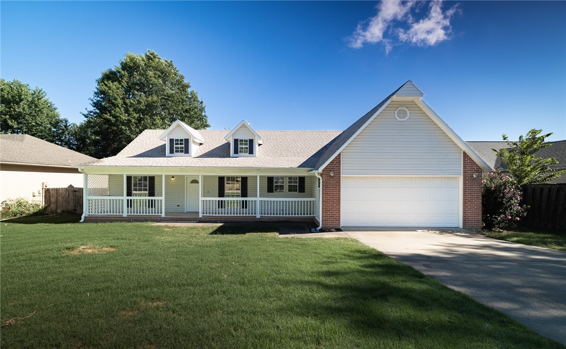 Welcome to your new home at 3364 Essex Drive! This inviting 3-bedroom, 2-bathroom residence offers 1,506 square feet of well-designed living space, perfect for those seeking comfort and style. Step into the main living area and be impressed by the soaring cathedral ceilings, creating an airy and spacious atmosphere ideal for relaxation or entertaining guests.
The heart of this home is the stunning kitchen, featuring elegant granite countertops that will delight any home chef. Whether you're preparing family meals or hosting dinner parties, this space is sure to impress.
Enjoy the outdoors on your beautiful deck, perfect for al fresco dining or simply unwinding after a long day.
Located within walking distance of the picturesque Bryce Davis Park and the Fayetteville trail system, you'll have easy access to green spaces and recreational activities right at your doorstep. Schedule your viewing today and experience the charm of this delightful property firsthand!