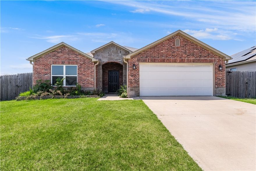 Spacious 4-Bedroom Home with Beautiful Garden & Solar Panels! ??