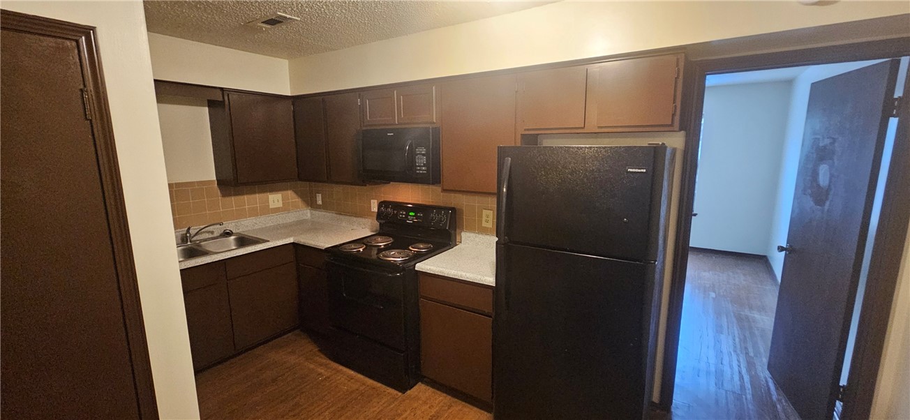 Archais-Bushnell - Residential Lease