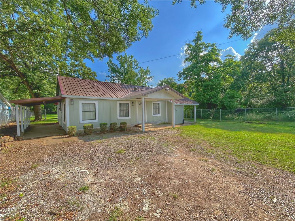 Located just minutes from I-40, 1368 E Main Street offers convenient access and a central location in Clarksville. This property features a spacious layout with a functional floor plan and room to make it your own. Situated along a main thoroughfare, it's close to local schools, shopping, and dining. Whether you're looking for a home or an investment opportunity, this property presents strong potential in a growing community.
