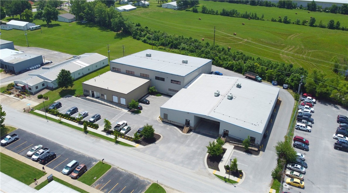 Sale-leaseback overview
Available: 31,552 sf | 1.83 ac.
Asking price: $3,850,000.
Zoning: I-1.
Dock level door: 2.
Grade level door: 2 (1 with small step-up).
Power capacity: 208V - 480V 3-phase w/ 600 amps.
Parking spaces: 30 ā 45.
Tenant & leaseback term
Tenant: ActionPaq Corporation.
Leaseback term: 36 months.
Site highlights
This fully conditioned ±31,500 sf industrial facility includes ±26,500 sf of warehouse space and ±5,000 sf of office space. Equipped with five rooftop HVAC units and one additional hanging unit in a designated subsection, the building offers climate-controlled functionality throughout. It is fully sprinkled and features two dock-high doors and two grade-level doors, providing flexible loading access. Zoned I-1 and surrounded by manufacturing and industrial uses, the property is ideally situated just 2 miles from I-49.