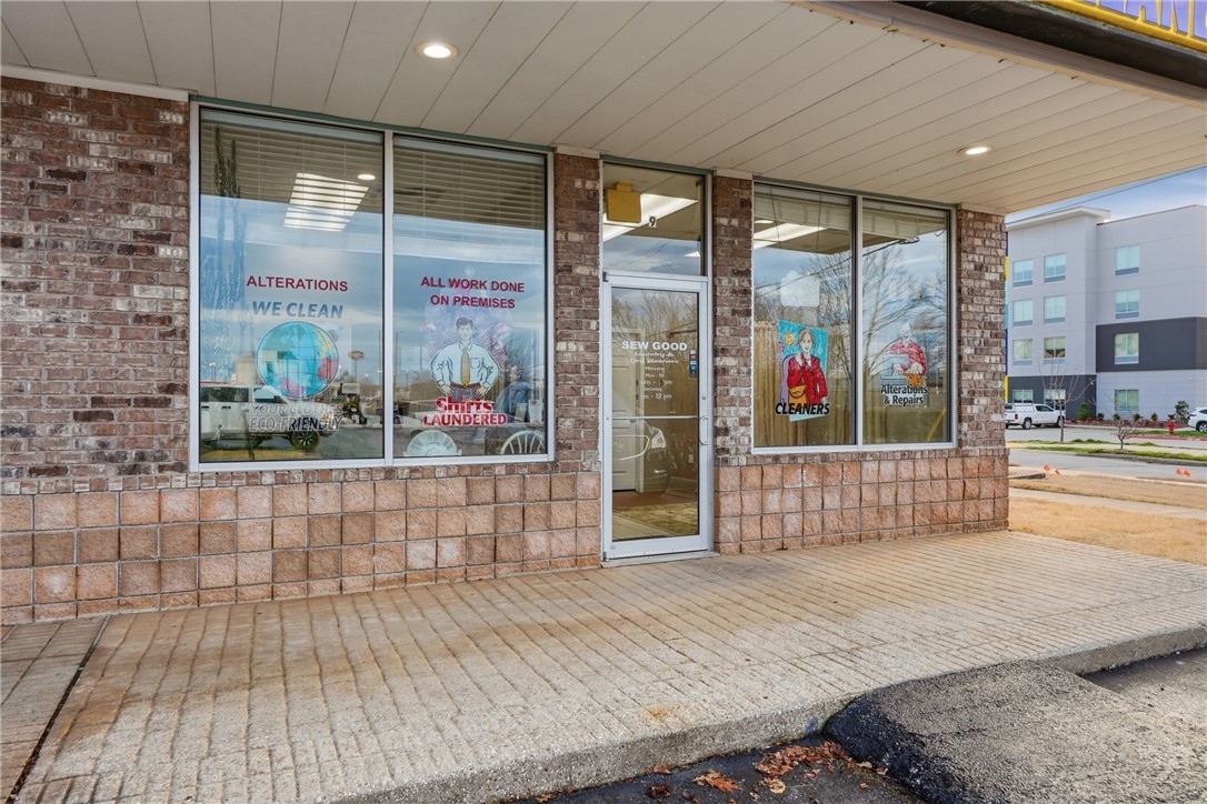 Kingston Centre Plaza - Commercial Lease