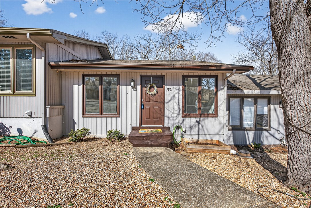 Townhouse Tct 3 A/K/A Drake Court Bvv - Residential