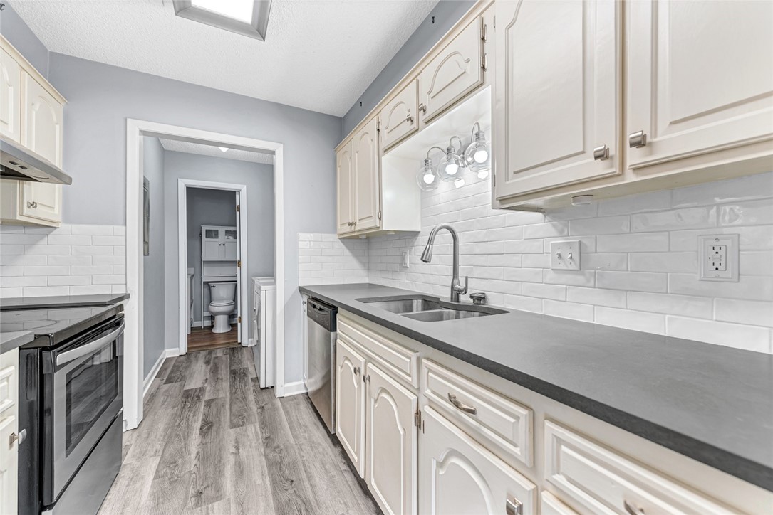 Townhouse Tct 3 A/K/A Drake Court Bvv - Residential