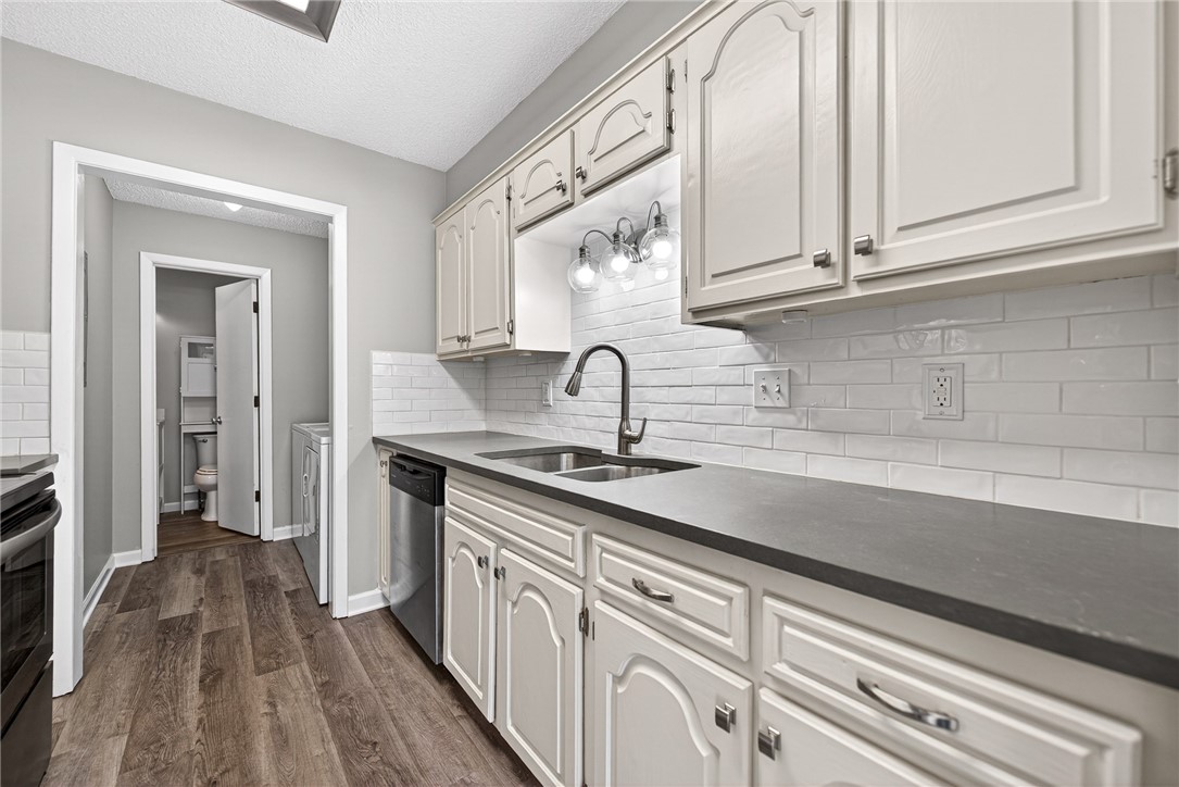 Townhouse Tct 3 A/K/A Drake Court Bvv - Residential