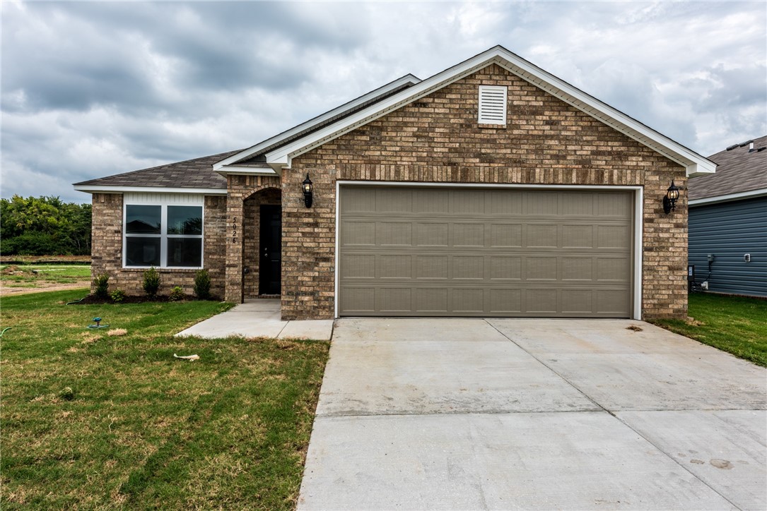 ATTENTION INVESTORS AND FIRST TIME HOME BUYERS! This 3 bedroom 2 Bathroom home located conveniently near schools, shopping, eateries, and a short drive to I-49 and the University of Arkansas! From the covered front porch head into the open concept living room featuring vinyl wood plank flooring ! flow into the eat in L- shaped kitchen with white cabinetry and stainless steel appliances! Relax and rejuvenate In the primary bedroom featuring a dual sink vanity and walk-in closet! Enjoy an additional 2 beds and 1 baths! Out back enjoy a fully fenced-in backyard perfect for the remaining Summer months and upcoming Fall months! This property is currently
leased through 08/05/2025 at $1,625 per month!