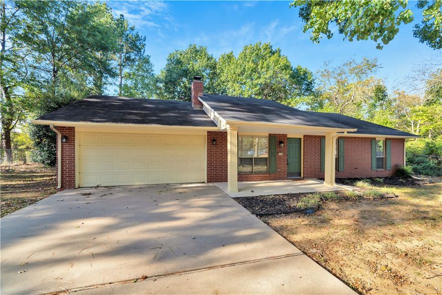 Charming 3-bedroom, 2-bath home situated on a large, fenced-in lot offering plenty of space to relax or entertain. Inside, you’ll find a comfortable layout with inviting living spaces and room for everyone. Conveniently located near the business district, shopping centers, and a variety of restaurants, this home combines everyday comfort with an unbeatable location.