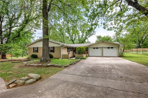 Photo of 2917 Mayberry Lane, Fayetteville, AR 72703 (MLS # 1343417)