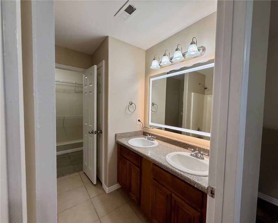 Rollers Ridge Sub Rogers - Residential Lease