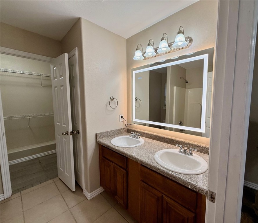 Rollers Ridge Sub Rogers - Residential Lease