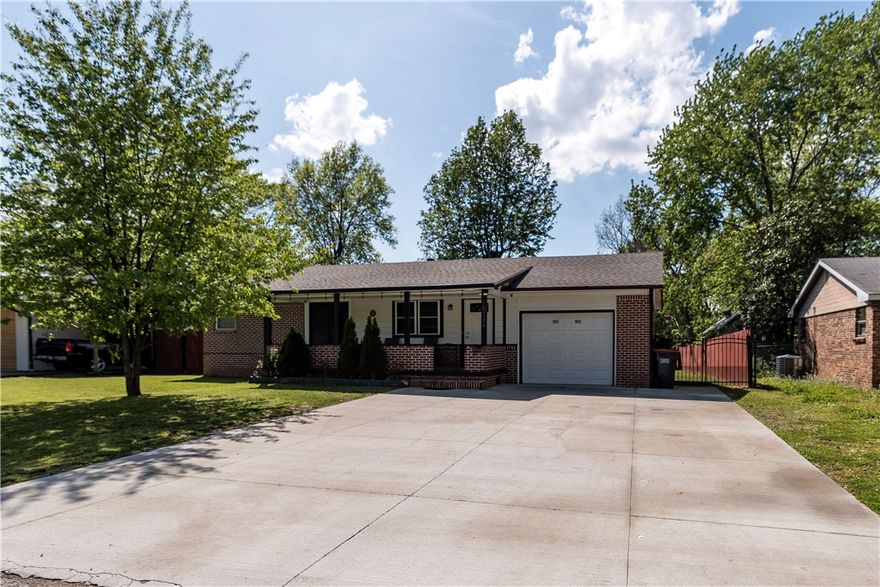 Charming 3-bedroom home in established Cameron Heights near downtown Springdale! This 1,000 +/- sq ft property sits on a spacious 0.23-acre lot and features a classic brick and vinyl exterior, covered patio, and fully fenced backyard—perfect for outdoor enjoyment. Inside offers a functional layout with central heat and air, plus a 1-car attached garage for convenience. Located in the Springdale School District with easy access to shopping, dining, and I-49. Great opportunity for first-time buyers or investors!