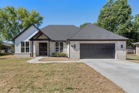 Photo of 511 Westwood Avenue, Prairie Grove, AR 72753 (MLS # 1361149)