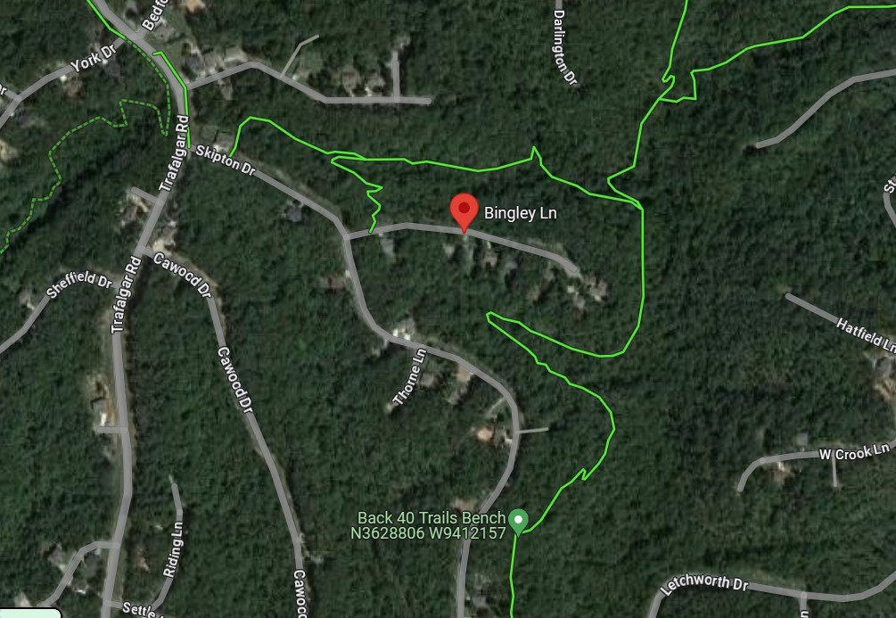 Right off of the Back 40, Flo Ride, Skip Town, Taylor Homestead. Enjoy everything that Beautiful Bella Vista has to offer! 8 golf courses, 7 lakes, clubhouses, Pools, Natural Walking trails with Waterfalls!