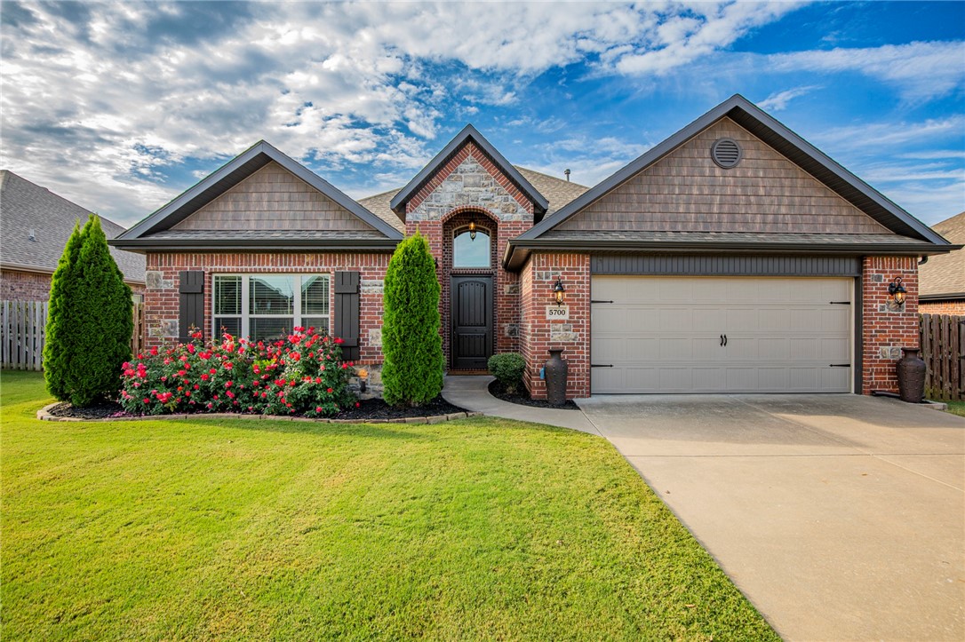 Charming home that has been meticulously maintained and nestled on a well-manicured, landscaped lot. Located in the highly sought after neighborhood known as The Ivey's in SW Rogers and next to Mt Hebron Park. This stunning home features an open floor plan with real hardwood floors, an abundance of natural light and a welcoming atmosphere. Located near the most popular entertaining and shopping areas of NW Arkansas this home is turnkey and ready for you.