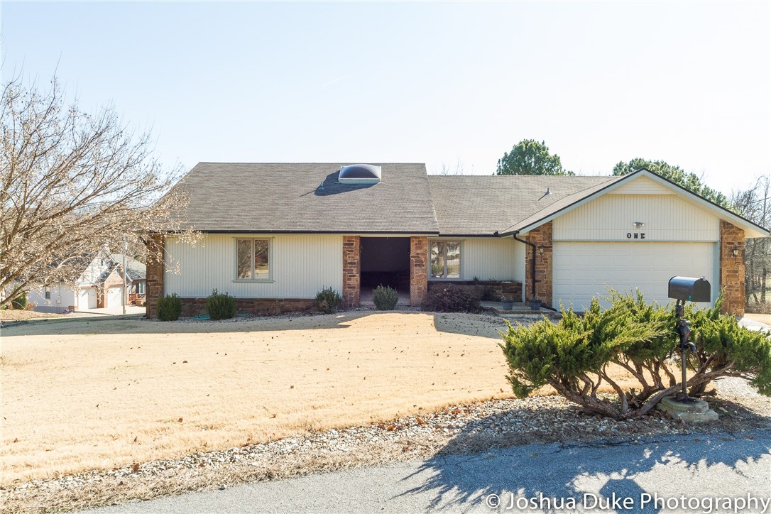 Just down from the scotsdale golf course pro shop, this beautiful courtyard planned home is waiting for your personal touches, spacious room sizes, vaulted ceilings, beautiful native stone fireplace w/lots of windows and beautiful views. Master suite offers a his & hers walk-in closets and huge master bath w/Jacuzzi tub and separate shower. Newer heat and air, utility room w/sink and stg.
