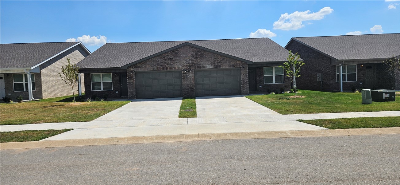 Brand new duplexes in Bentonville close to NWA Regional Airport for lease. Home features 3 bedrooms, 2 bathrooms, 2 car garage, LVP throughout home, granite countertops, ceiling fans, open floorplan, covered back patio for grilling/entertaining, fenced in yard and all appliances included. 1 month free rent with all 1 year leases signed by October 1st, 2025.