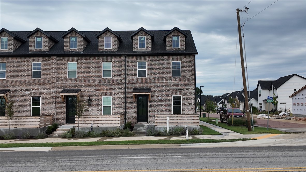 Bellview Place Rogers - Residential Income