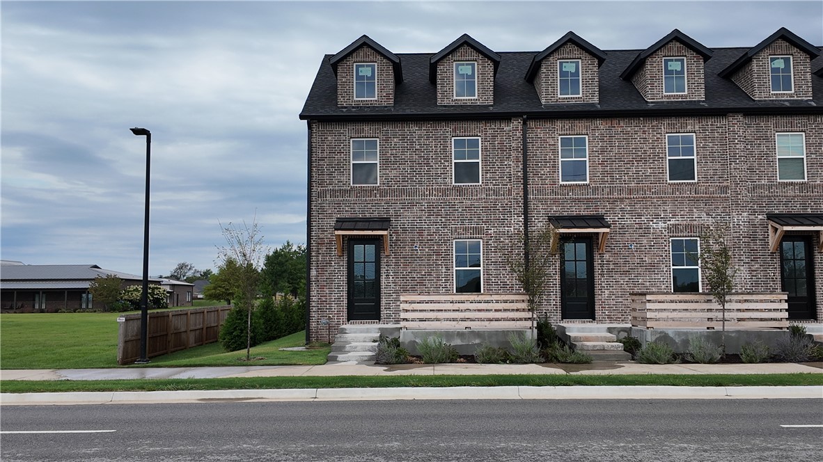 Bellview Place Rogers - Residential Income