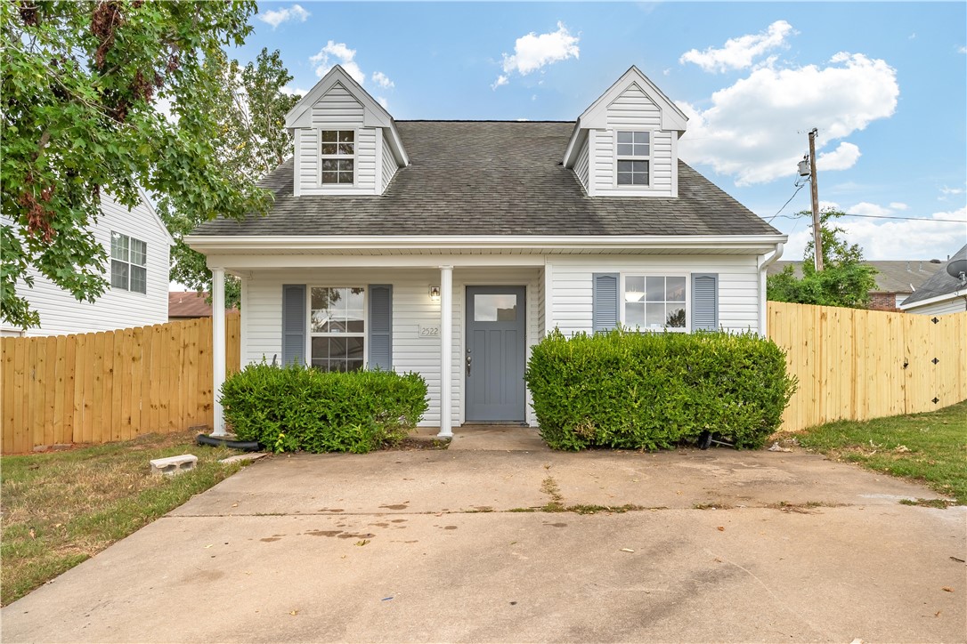 This 3 Bed 2 Bath Home in the Heart of Rogers! Freshly painted, new laminate wood flooring, and granite counter tops. Close to shopping, I-49, restaurants, and much more! 2bed downstairs and Primary bedroom upstairs with custom bathroom and huge walking closet. Home is getting a new roof installed. Don't miss out schedule your showing today!
