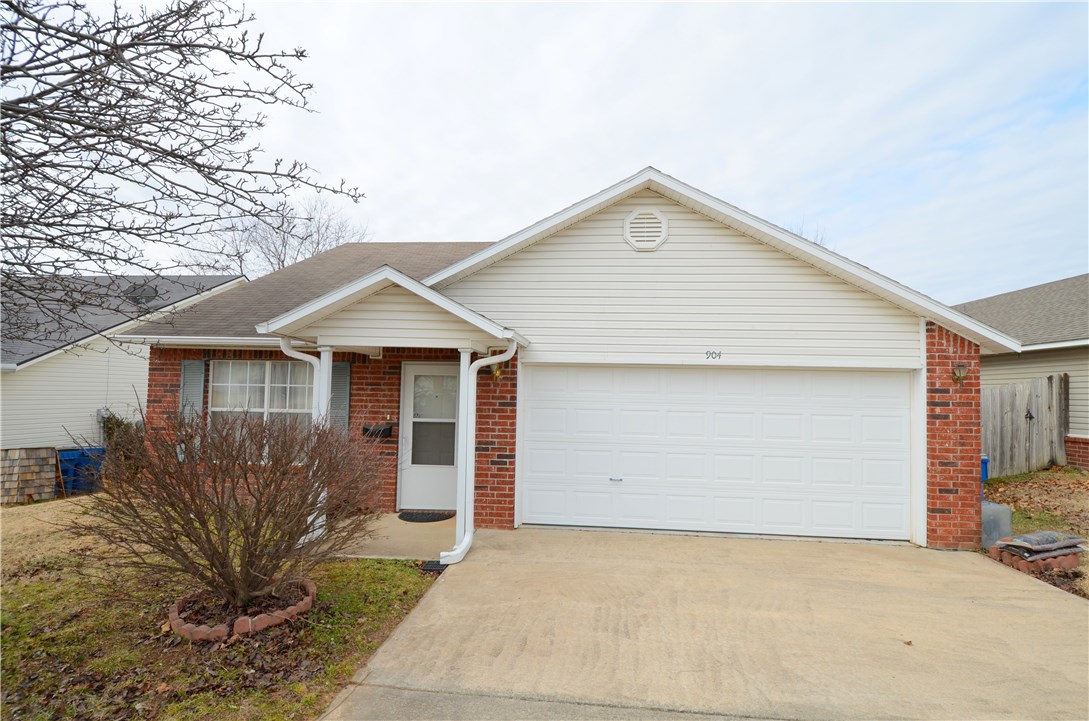 Cute home in Bentonville that would make a great investment opportunity or starter home. Enjoy the privacy out back with a privacy fence and deck space.