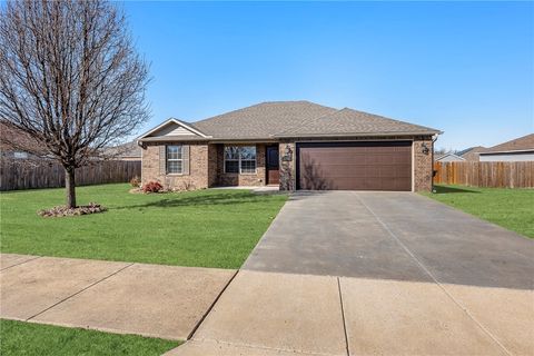 Photo of 1590 Joseph Way, Centerton, AR 72719 (MLS # 1337449)