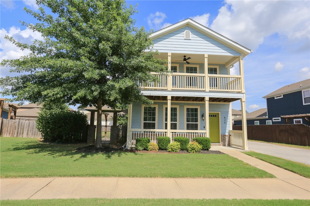 Nice row home in the Rupple Row Subdivision of West Fayetteville. Front porches & cozy side patio and conveniently located to everything. Home features 4 bedrooms, 4 bath, and open floor plan with urban design. Great set up with the Master Suite on the lower level, and 3 bedrooms with additional 2 baths upstairs. Perfect for those wishing to share expenses with a great floorplan for roommates or even those looking for a 2 level home and separate sleeping and bath areas. Conveniently located to popular restaurants, retail and market shopping with easy access to 49 and only 10 minutes to U of A.