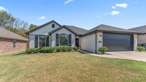 Photo of 1831 S D Street, Rogers, AR 72756 (MLS # 1361350)
