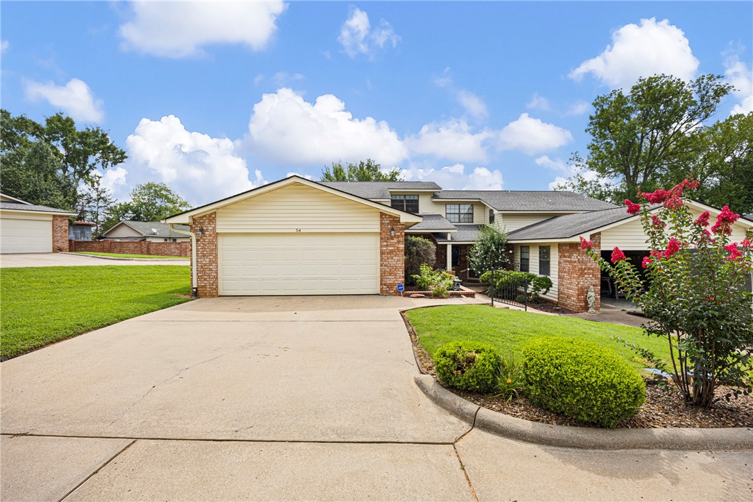 Welcome to this newly remodeled home in one of Russellville’s most desirable gated communities, located near the Russellville Country Club Golf Course. This 3-bedroom, 2-bath property offers an open-concept layout with fresh, modern paint throughout. From the moment you walk in, you’ll notice the attention to detail—updated countertops, stylish fixtures, and clean and large spaces.
Enjoy the ease of low-maintenance living in a secure, gated neighborhood while still being just minutes from town. Whether you’re downsizing, relocating, or simply looking for a beautiful place to call home, this one checks all the boxes. Gated community. Fully renovated.