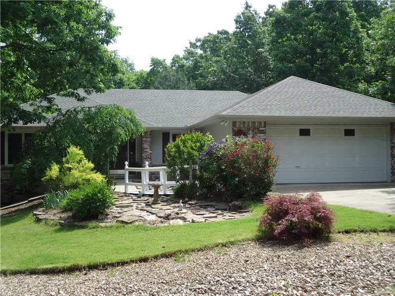 Spotless Turn-key Ranch Home in Sm. Quiet Neighborhood. Last home on cul-de-sac. Split floorplan, Nice kitchen-All New SS Appl. convey. Triple Pantry, and Brkfst nook. Carpet & floorg new in'09. Freshly Painted Interior, New Fixtures throughout. Gas FP-LR,15x21 Sunrm w Ht/Air.(Not Included in SQ. ft.)New Roof '11/H&A New in'06. Fence Area off Deck. 3rd Gar. w/ OH Door,-Golfct/workshop Lower level & 10x19 storageroom w/concrete flr. Ldscp yd frt & Bk.w/ sprinkler. 1 mi Branchwood /Rec Cent,Highland golf cs