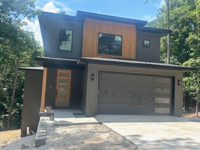 Introducing a stunning modern new construction home on a spacious .32-acre wooded lot, perfectly located near the Back 40 Trail Crossing, Lake Ann boat launch, and Lake Rayburn! As you enter through the impressive two-story entrance, you’ll be greeted by an elegant living space with tons of natural light and a gas fireplace. The kitchen showcases high-end finishes, custom cabinets, and sleek 3 cm quartz countertops, complete with a gas range. The primary bath boasts a luxurious walk-in tile shower for a spa-like experience. No carpet! Step outside to the expansive deck, where you can soak in breathtaking views and enjoy outdoor living at its finest. This home offers a perfect blend of modern design and serene nature, making it an ideal retreat for those seeking luxury and convenience. Bentonville schools!