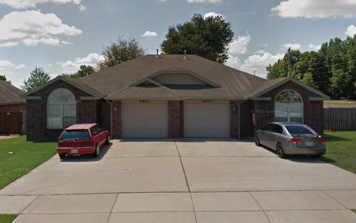 Great duplex in a desirable location near Rogers High School. Both units have a fenced in back yard.