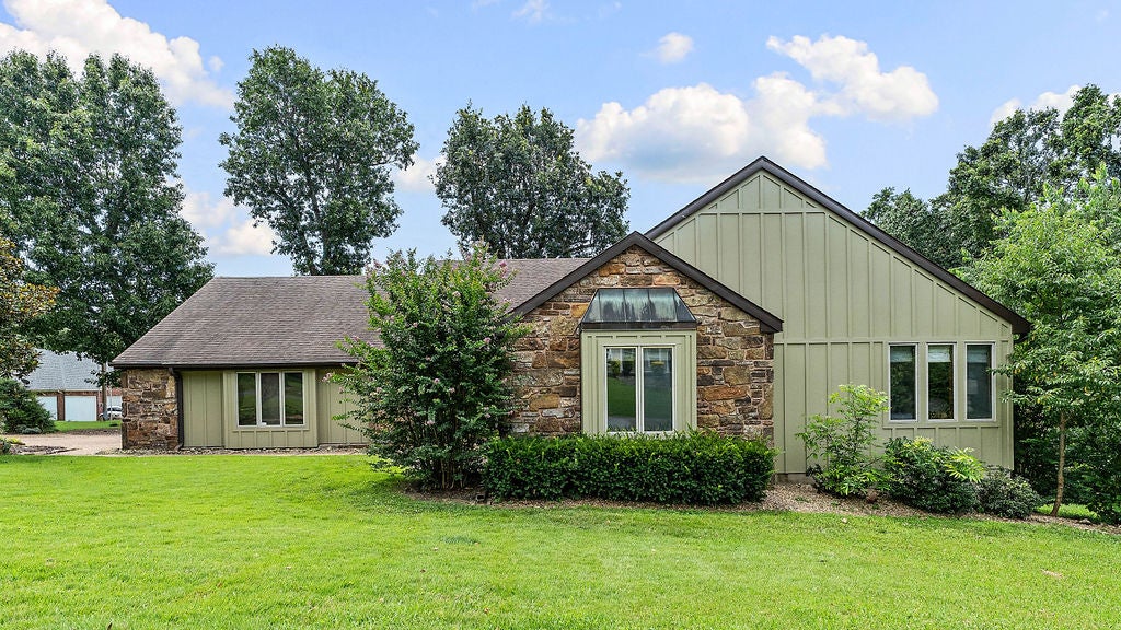 2 Ettington Drive