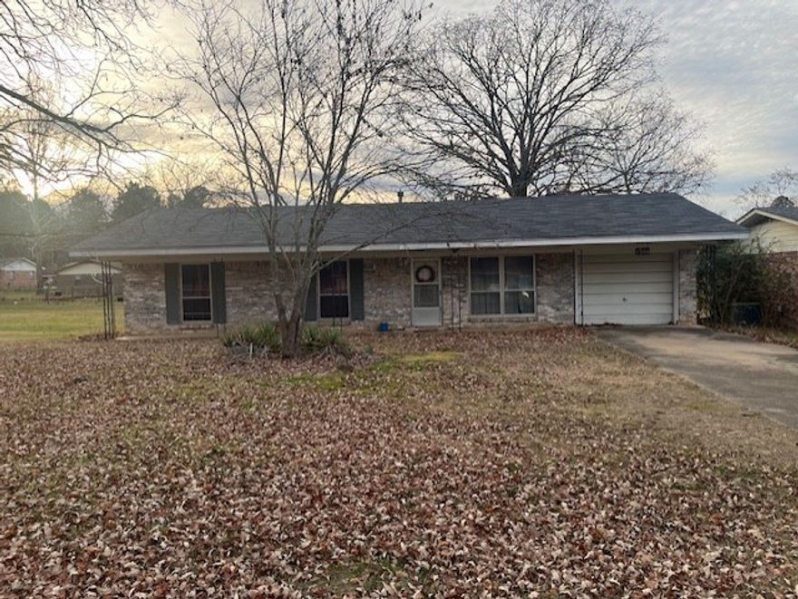 3Br,1.5BA Ranch style house near school, park and hospital. Nice home for a rental, starter or retire to. 
You can choose to remodel and make this your ideal home. All the appliances, furniture and contents convey with purchase.