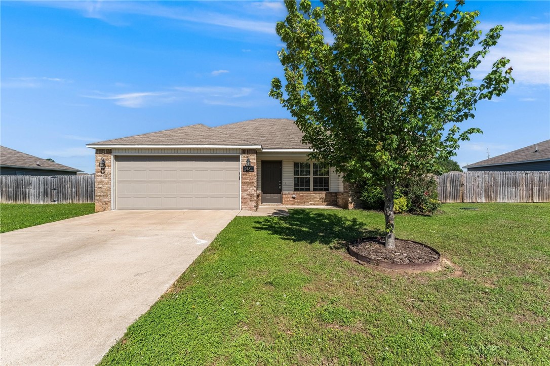 Check out this super charming 1,225 sqft home tucked away in a peaceful neighborhood. Inside, you'll find a cozy kitchen with everything you need—pantry, dishwasher, electric range, and microwave—perfect for cooking up your favorite meals. With 3 bedrooms and 2 bathrooms, there's plenty of room to unwind. And outside? A cute backyard that's just right for relaxing or hanging out. Don’t miss your chance to make this lovely spot your own!