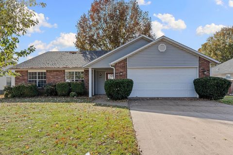 Photo of 3277 W Barite Drive, Fayetteville, AR 72704 (MLS # 1328958)