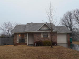 CLEAN AS A PIN!!! GOOD QUALITY LIMINATE FLOORS, PAINT LIKE NEW, NEW VINYL TRIM ON BRICK HOUSE, PRIVACY FENCED BACK YARD, LAUNDRY ROOM YOU CAN ENTER FROM GARAGE OR FROM BEDROOM, YOU WON'T BE DISAPPOINTED WHEN YOU SEE THIS HOUSE, BEST LOOKING HOUSE IN NEIGHBORHOOD.