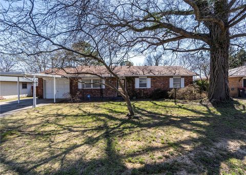 Photo of 2503 Toni, Springdale, AR 72764 (MLS # 1340100)