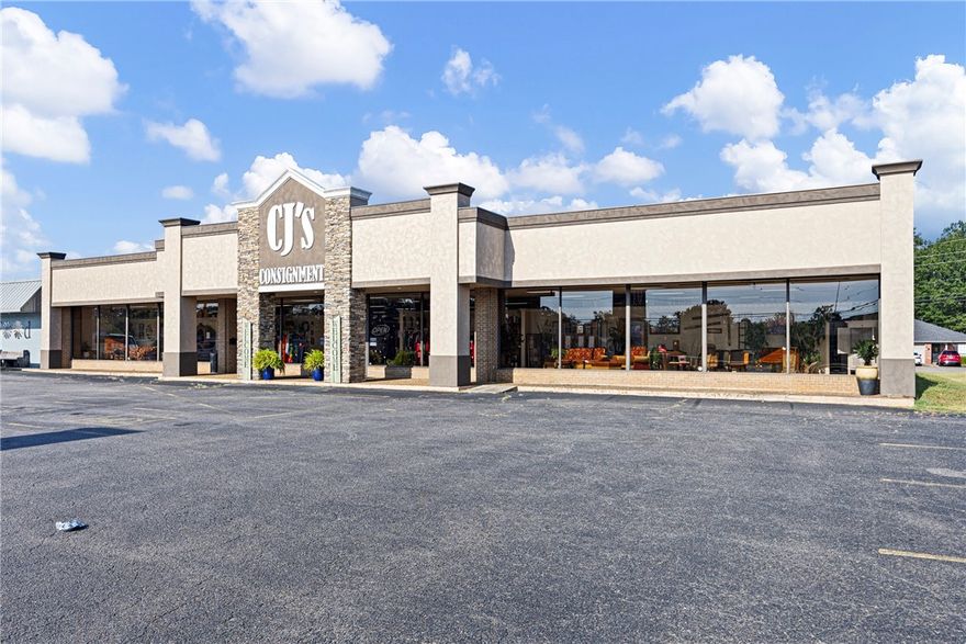 Commercial Building For Sale – Prime Location in Russellville, AR

Over 14,000 sq. ft. of opportunity awaits on 900 S Arkansas Ave, Russellville – one of the city’s highest-traffic areas!



This property offers incredible versatility for your business or investment portfolio, featuring:

?? Spacious warehouse with multiple loading docks

?? Showroom and retail space with great visibility

?? Office areas, kitchen, and bathrooms for staff convenience

?? Ample parking and easy access for customers and deliveries



With its size, location, and functionality, this property is perfect for retail, wholesale, distribution, or a mixed-use operation.

?? Don’t miss your chance to own a landmark commercial property in the heart of Russellville!
