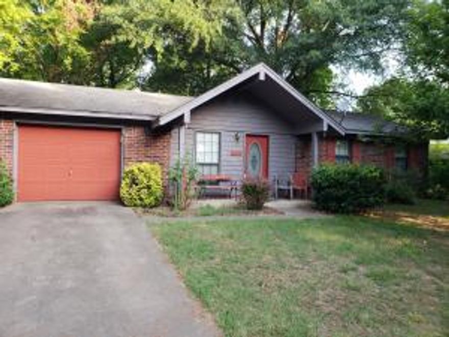 Nice Clean Home with the convenience of town yet at the end of a cul-de-sac so you don't have all the traffic.This 3 Bedroom Home is a must see!Seller will even let all the furniture convey with an acceptable offer!!!!